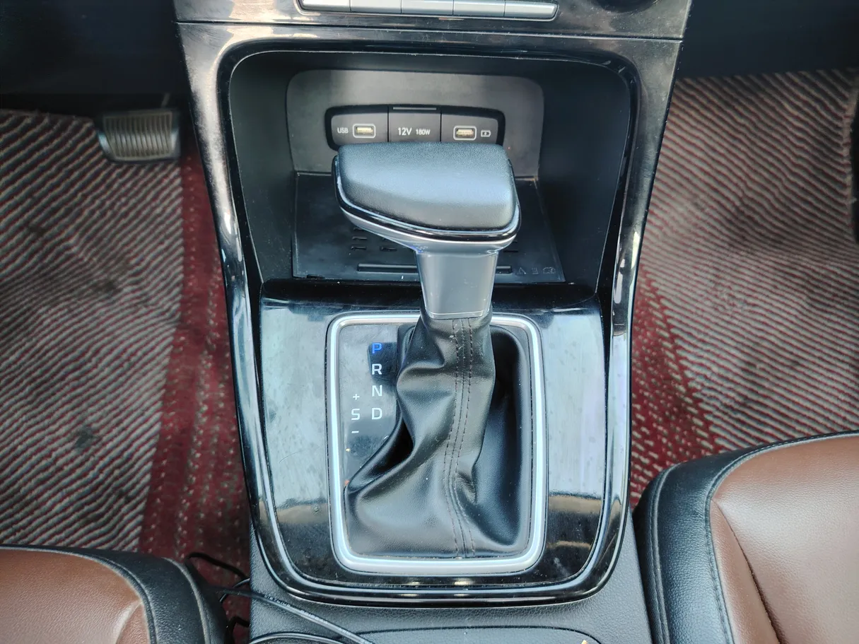 Car image 20