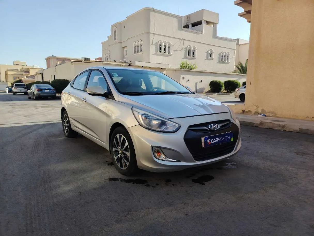 Car image 3