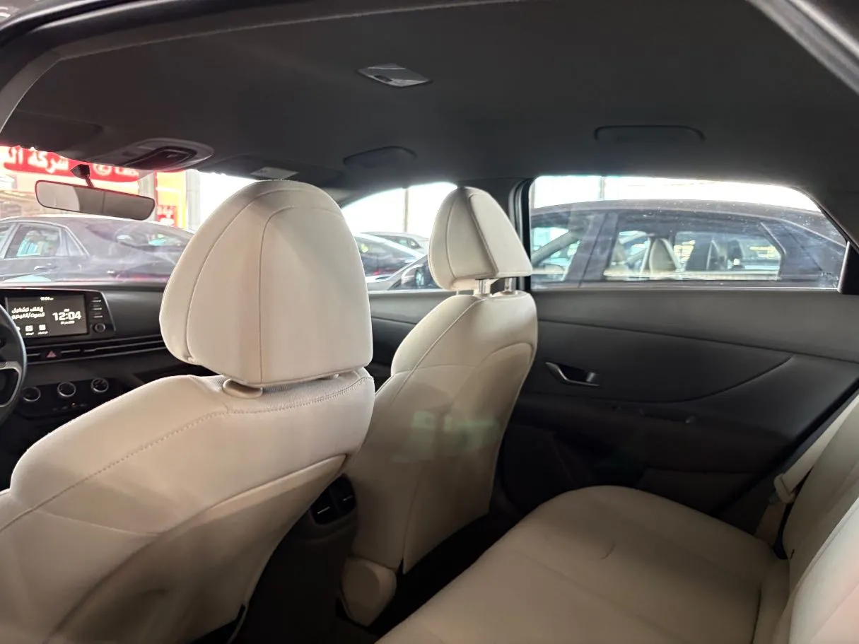 Car image 16