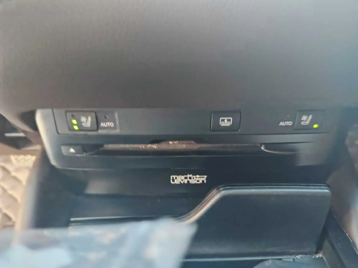 Car image 31