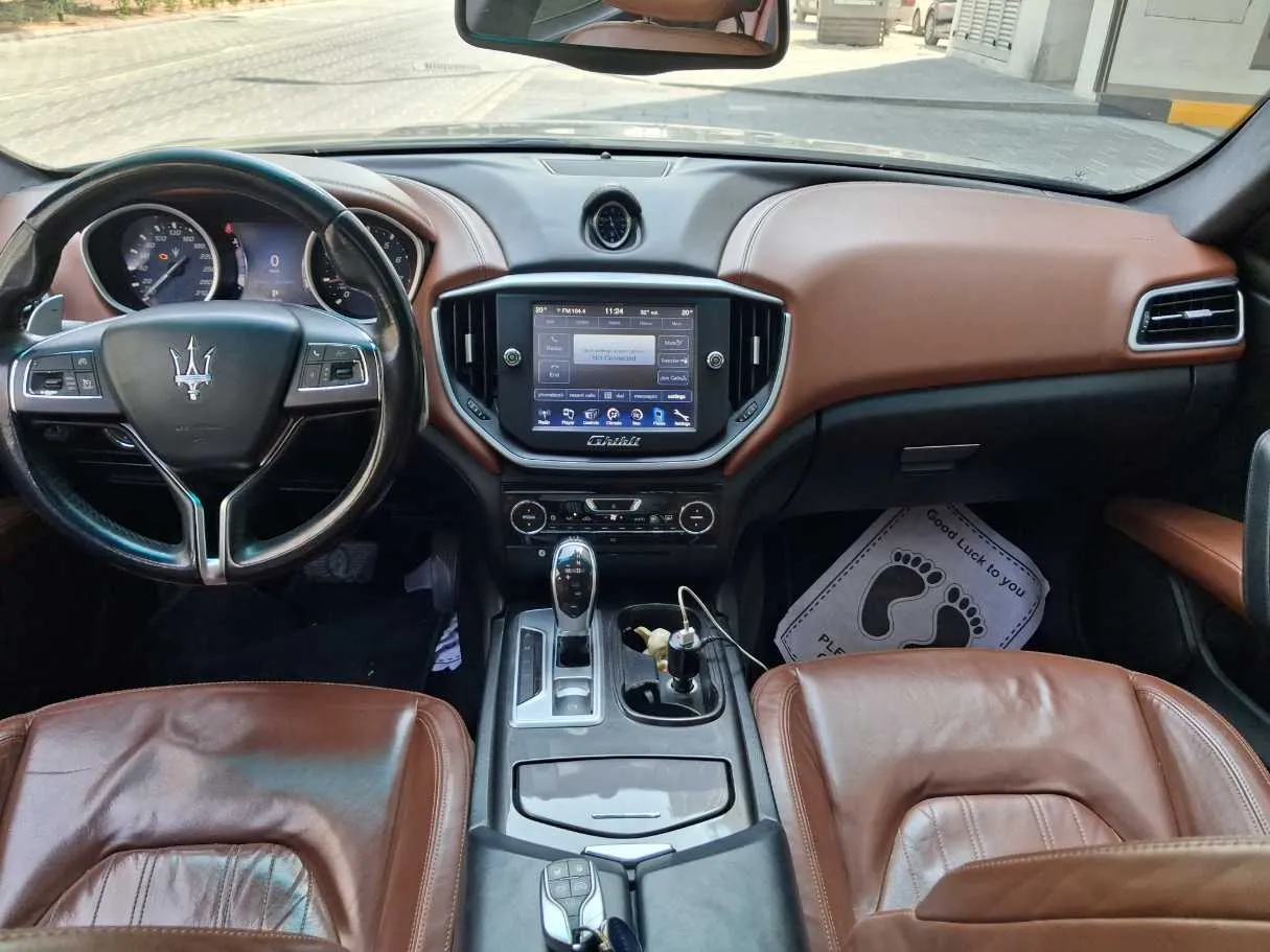 Car image 15