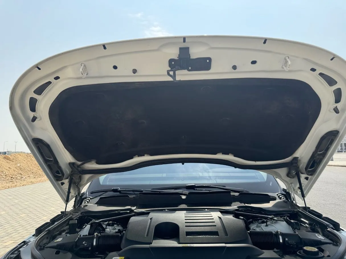 Car image 32