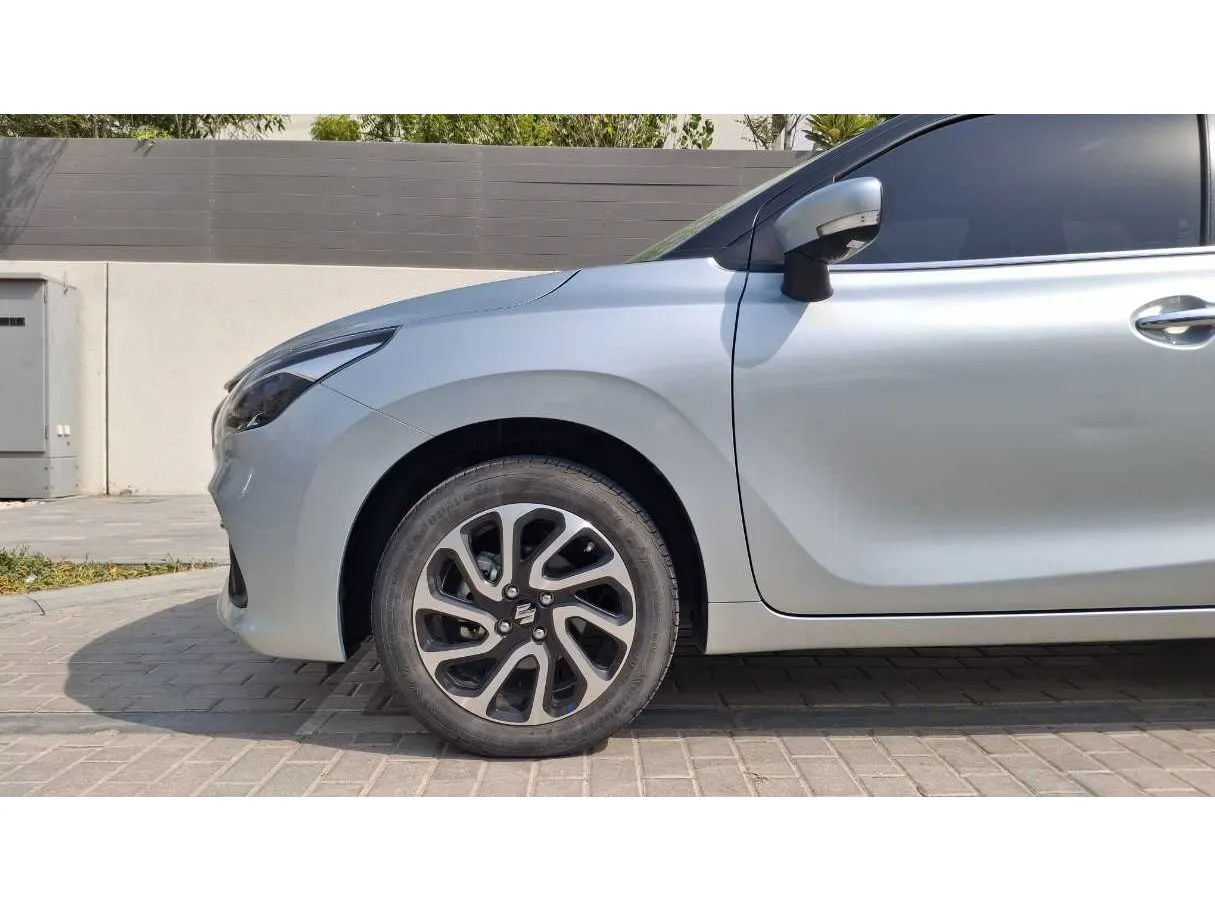 Car image 9