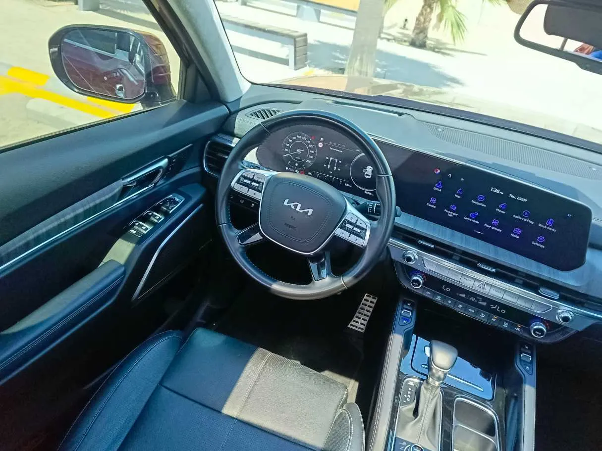 Car image 26