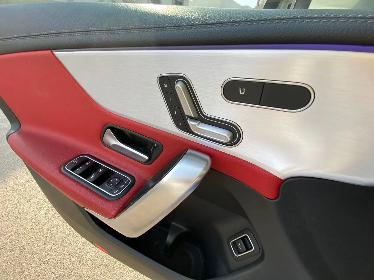 Car image 26