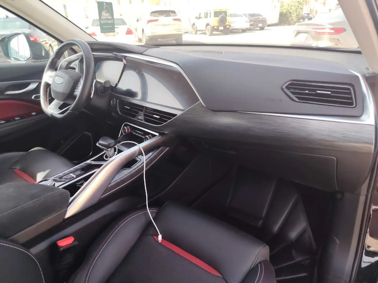 Car image 14