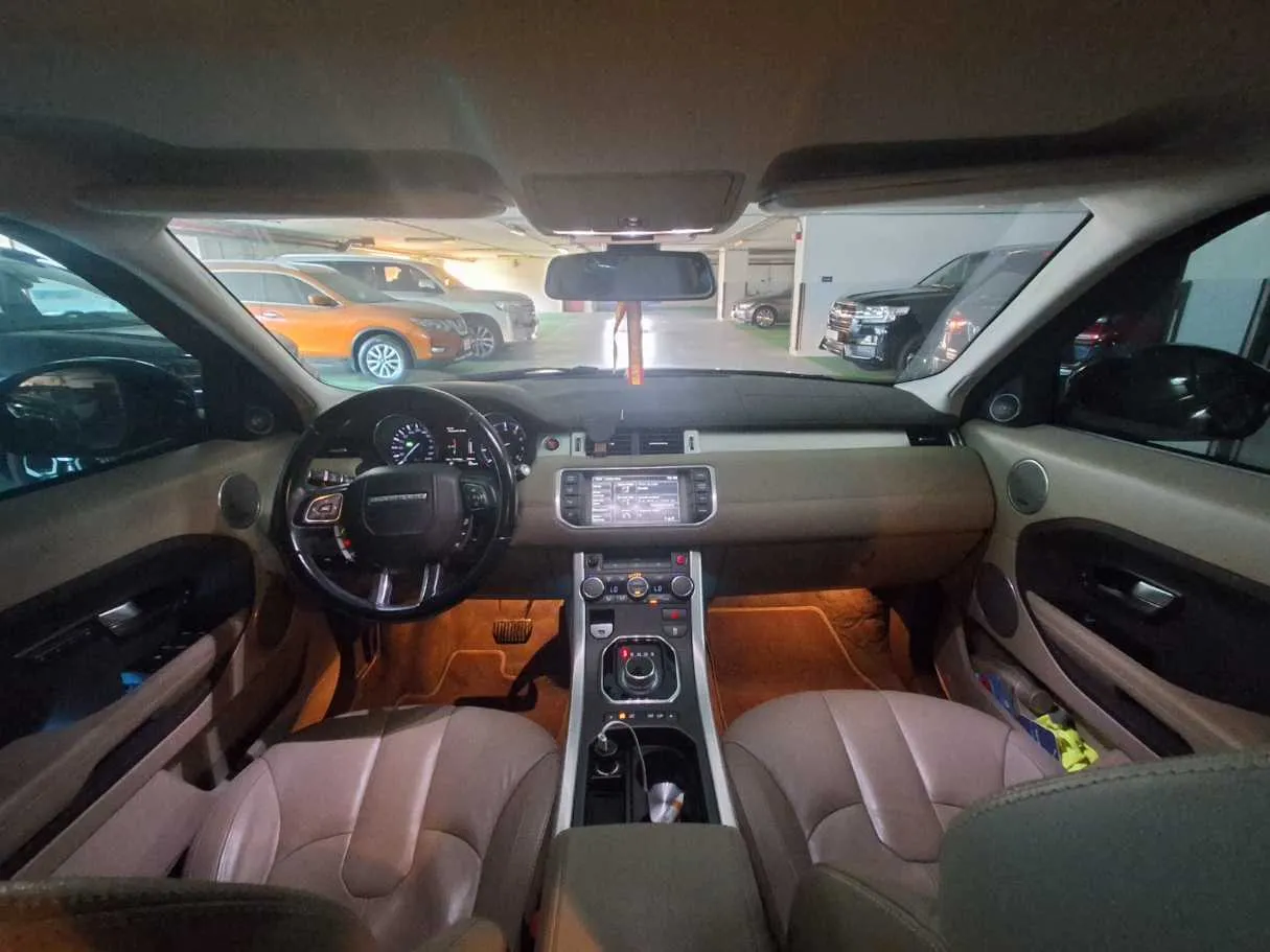 Car image 13