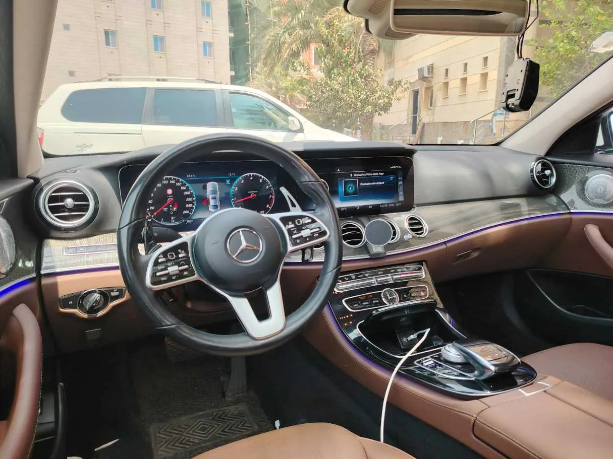 Car image 26