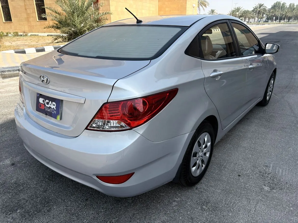 Car image 5