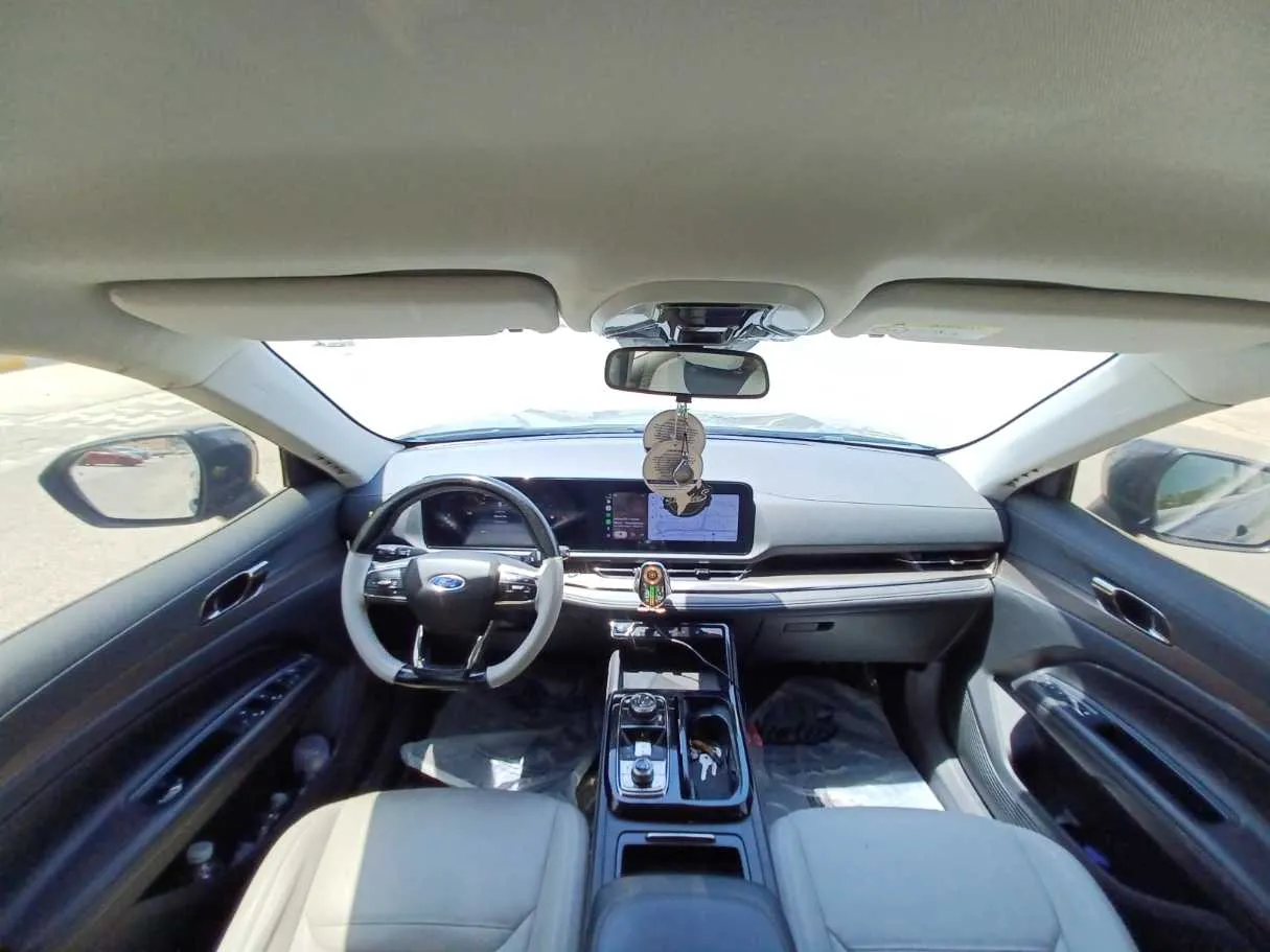 Car image 13