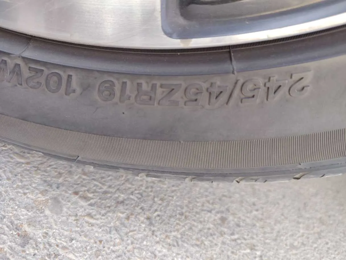 Car image 28