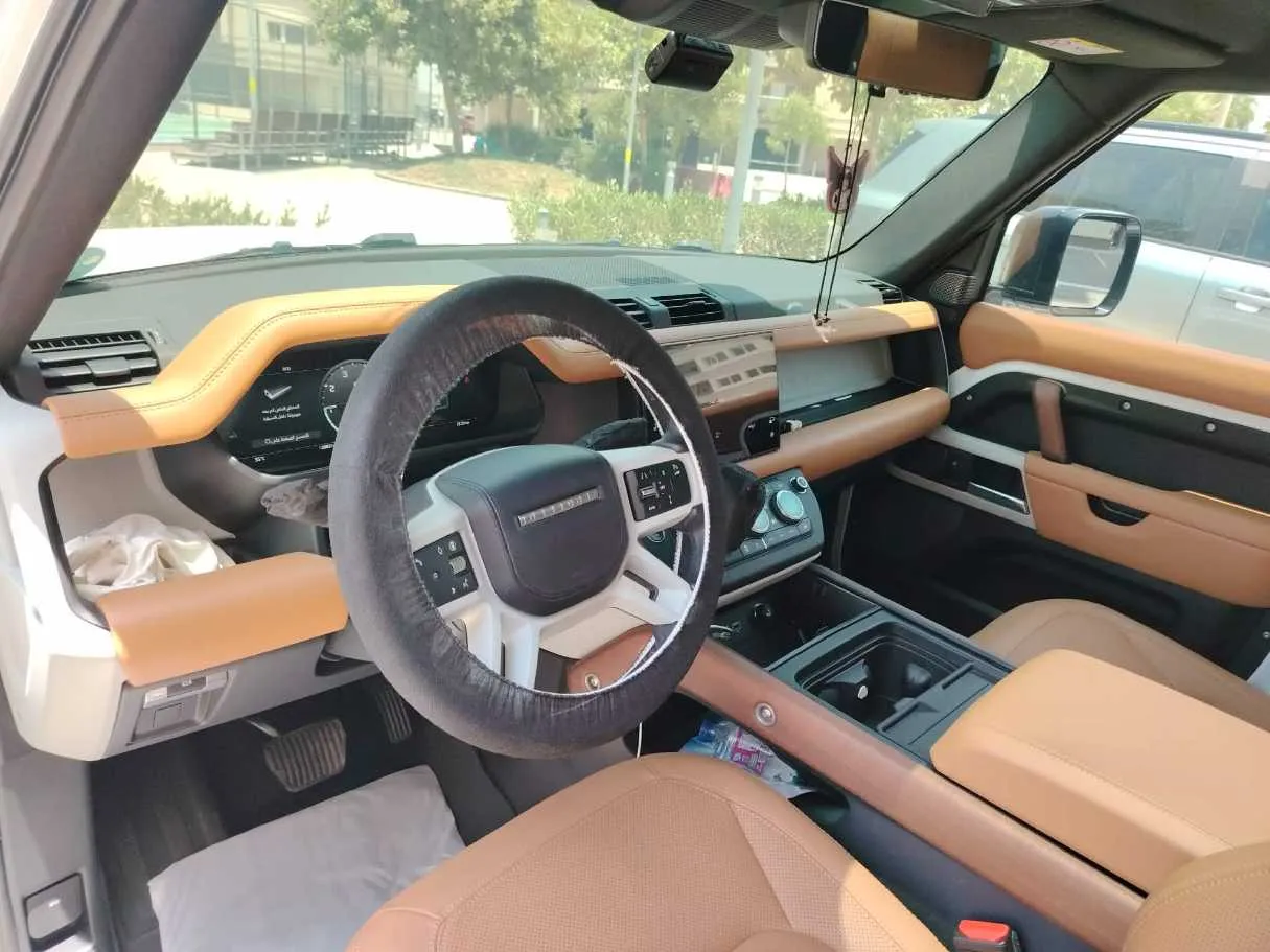 Car image 13