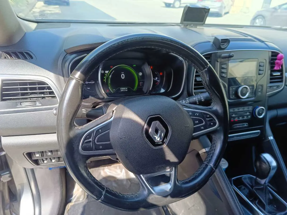 Car image 16
