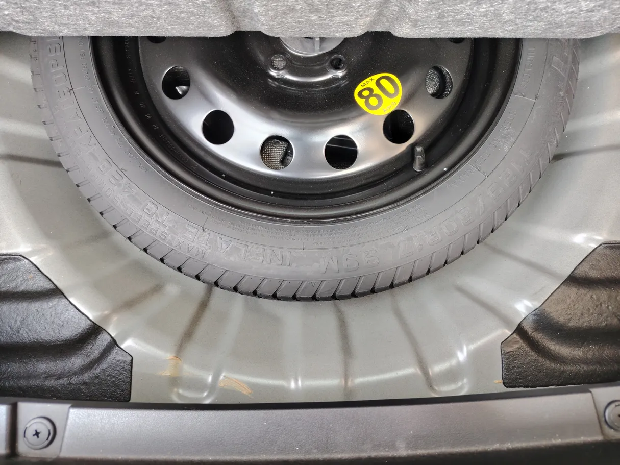Car image 36