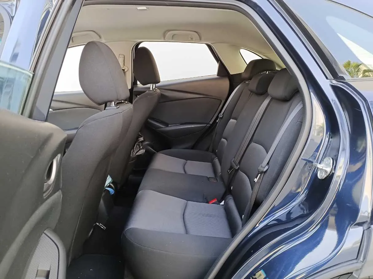 Car image 13
