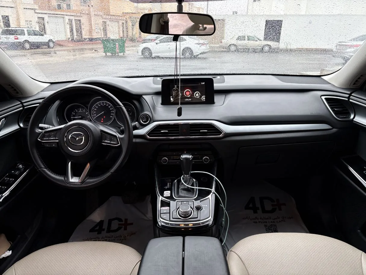 Car image 18
