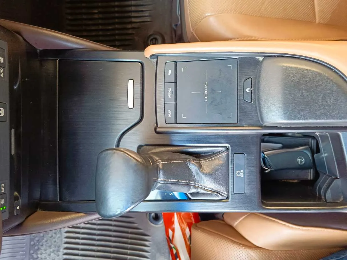 Car image 24