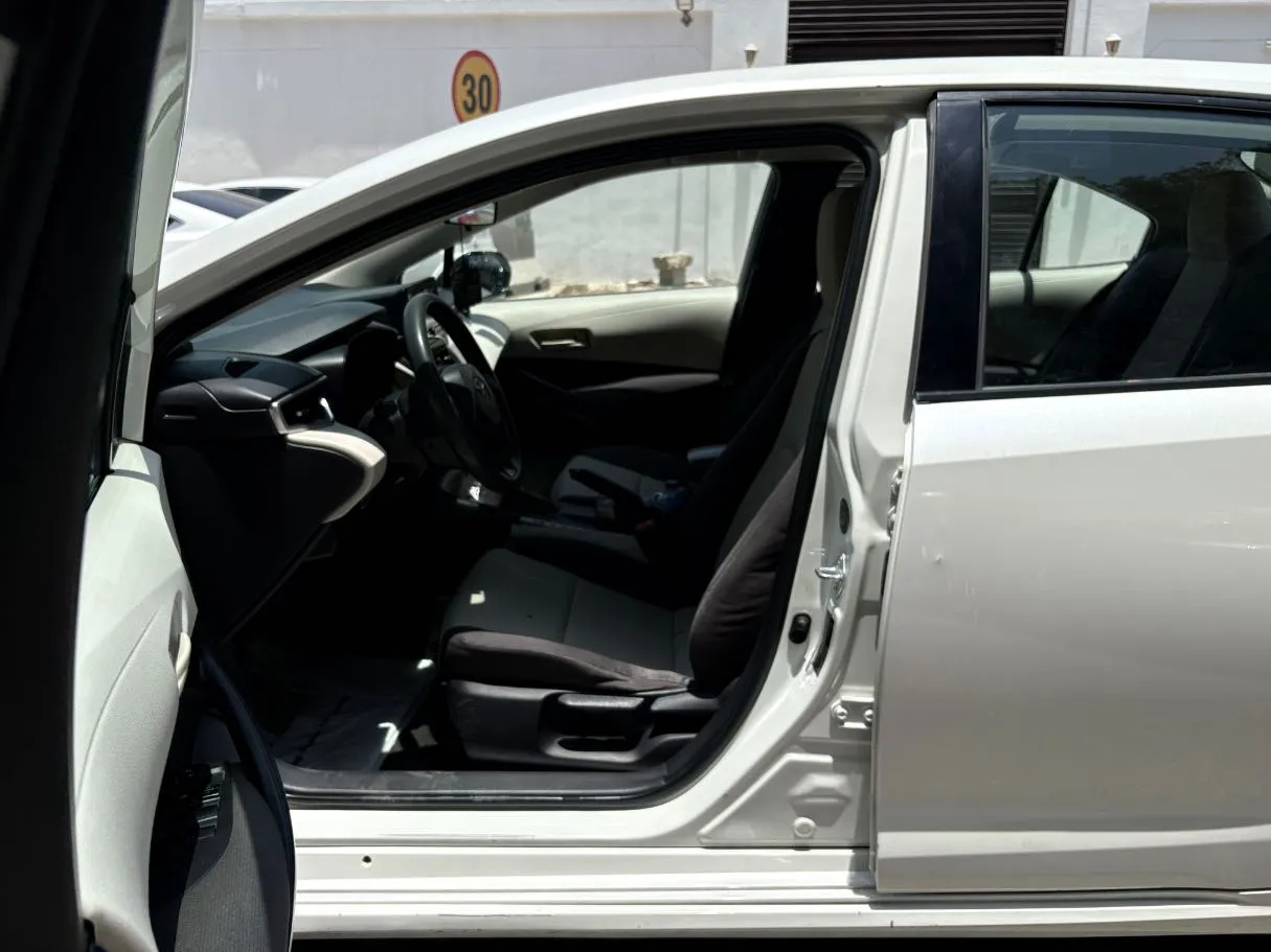 Car image 12