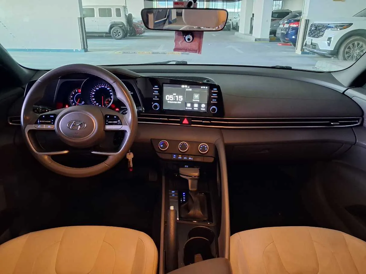 Car image 15
