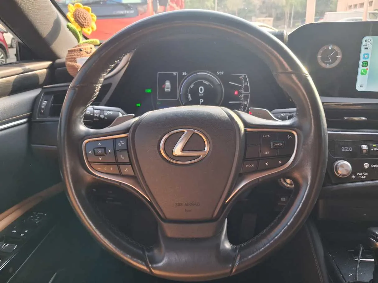 Car image 17