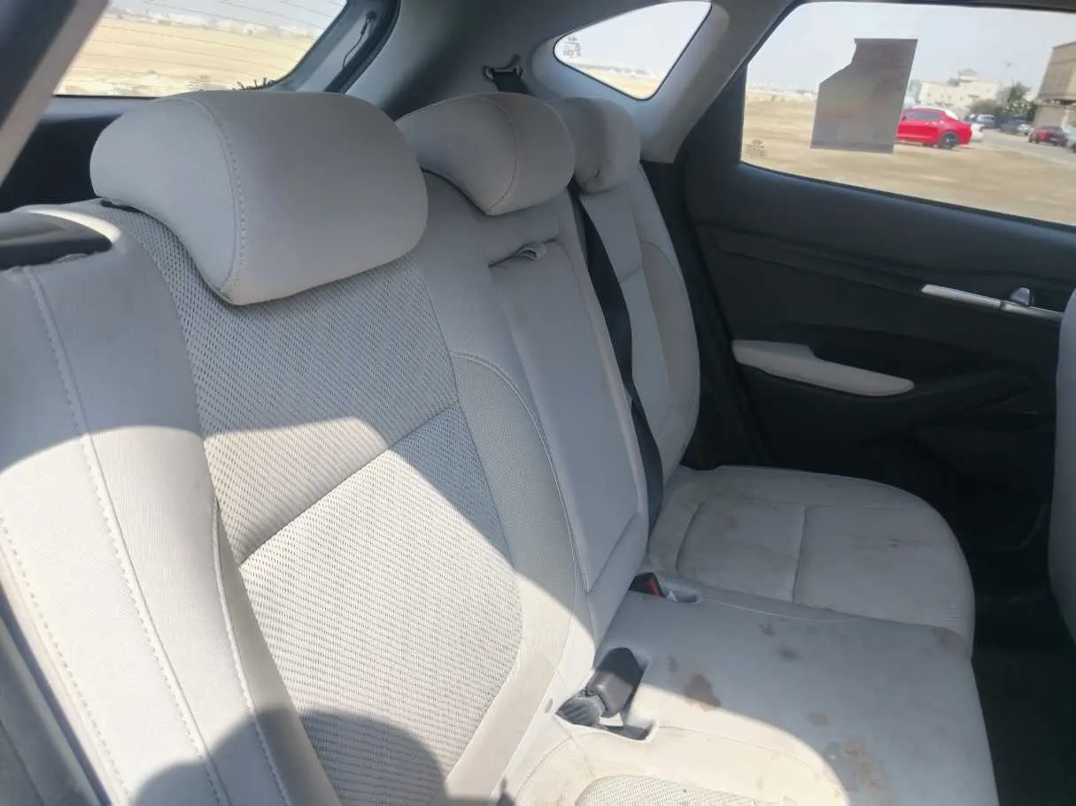 Car image 19