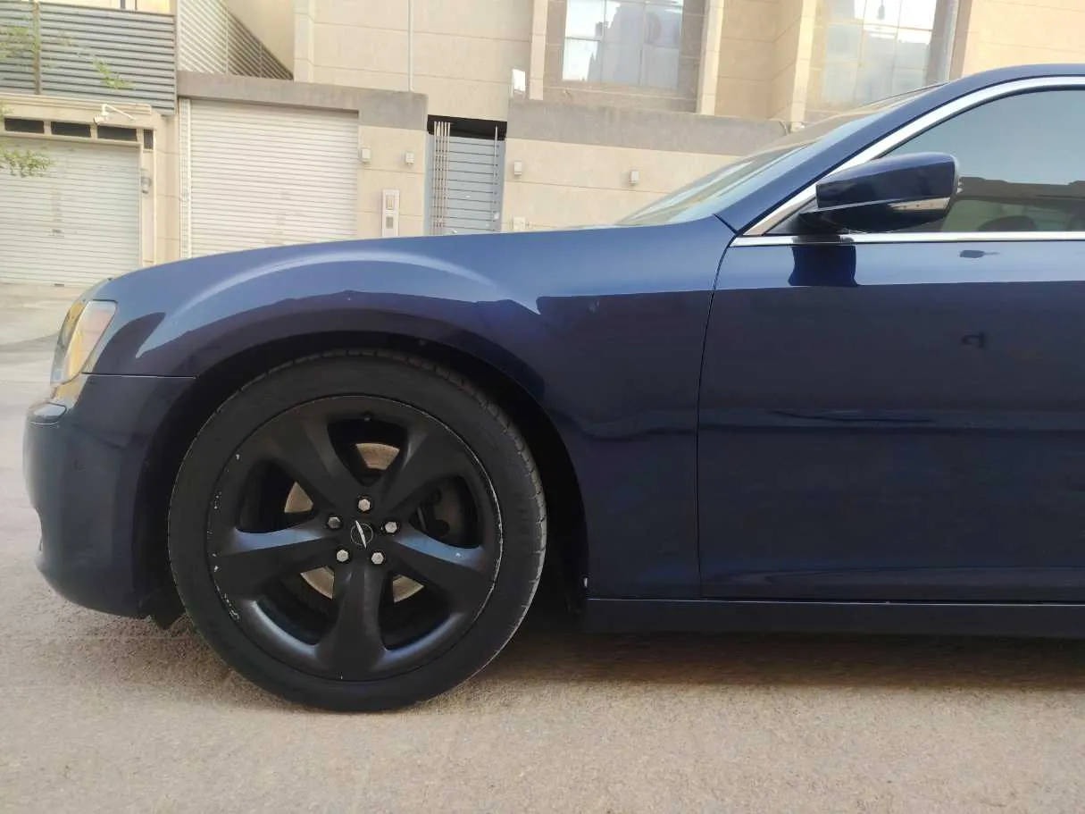 Car image 9