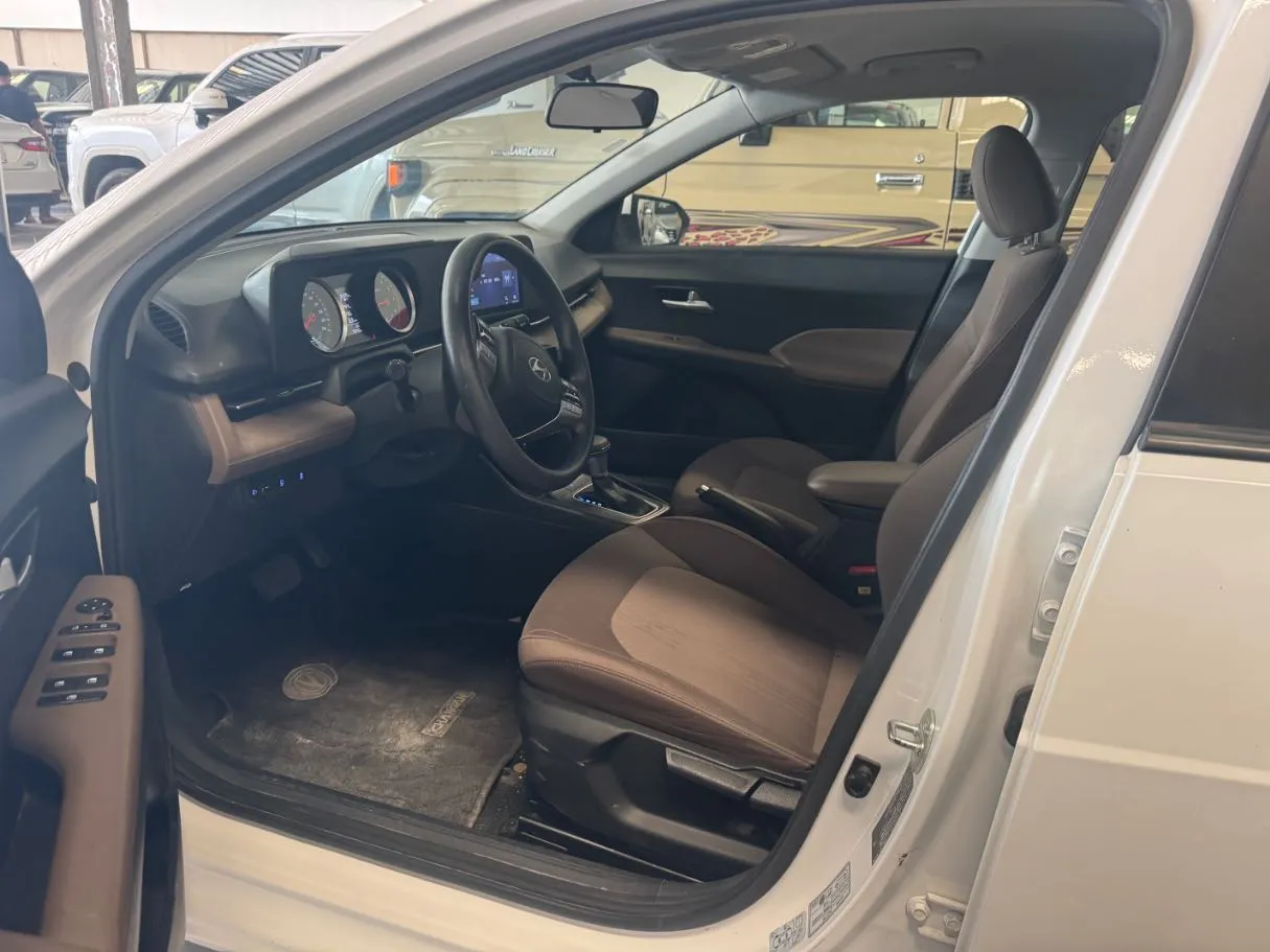 Car image 8