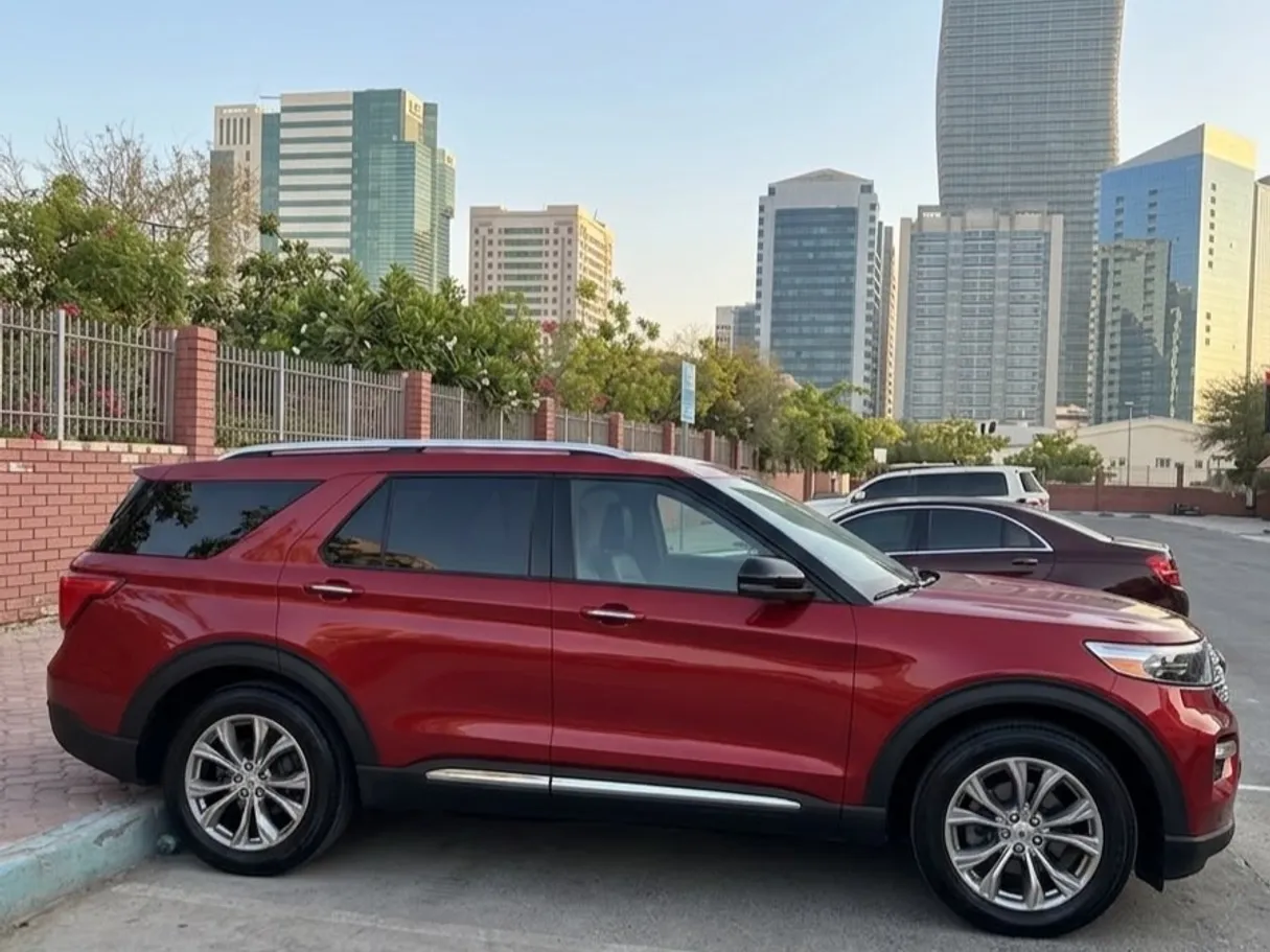 Car image 4
