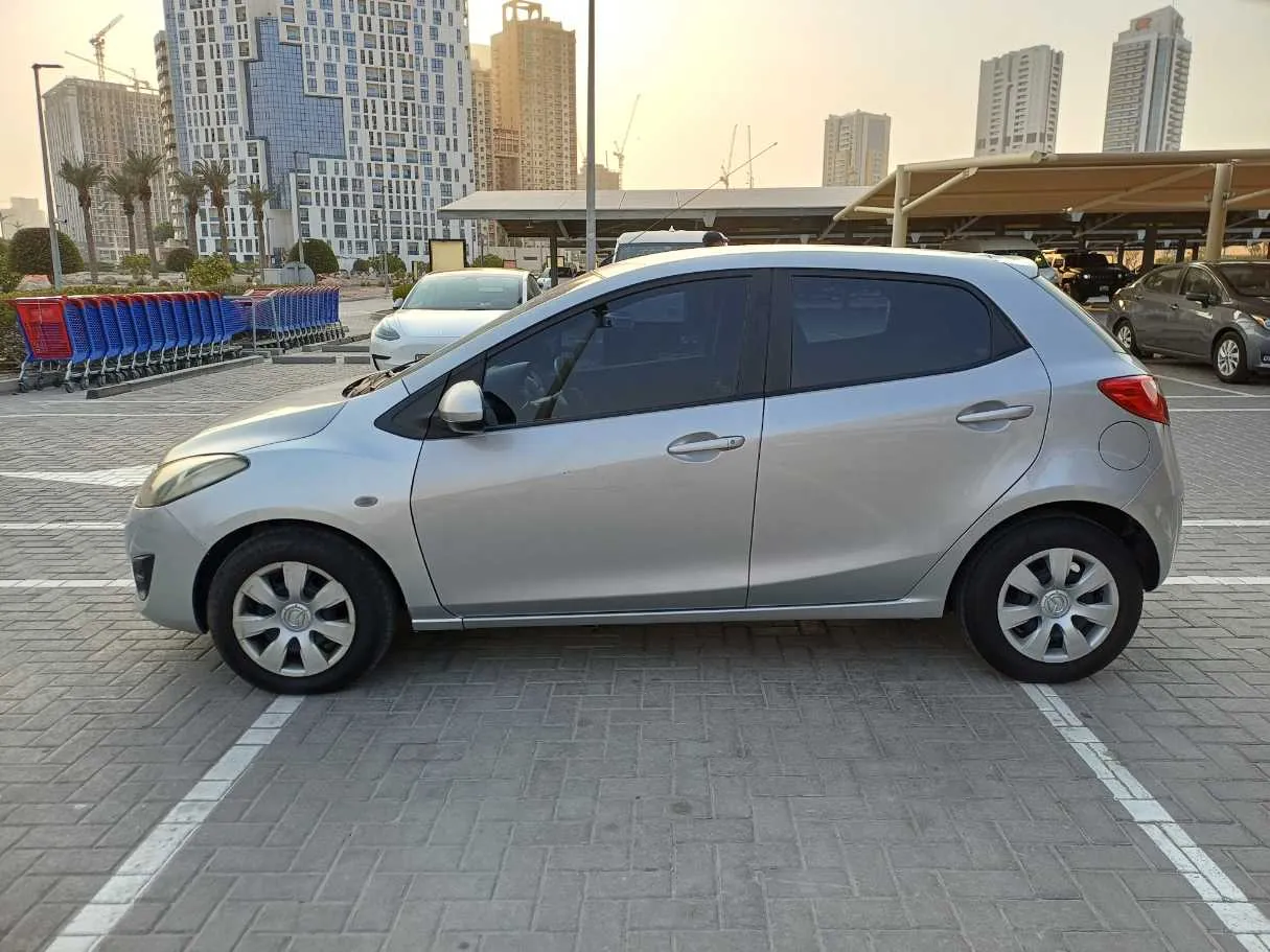 Car image 4