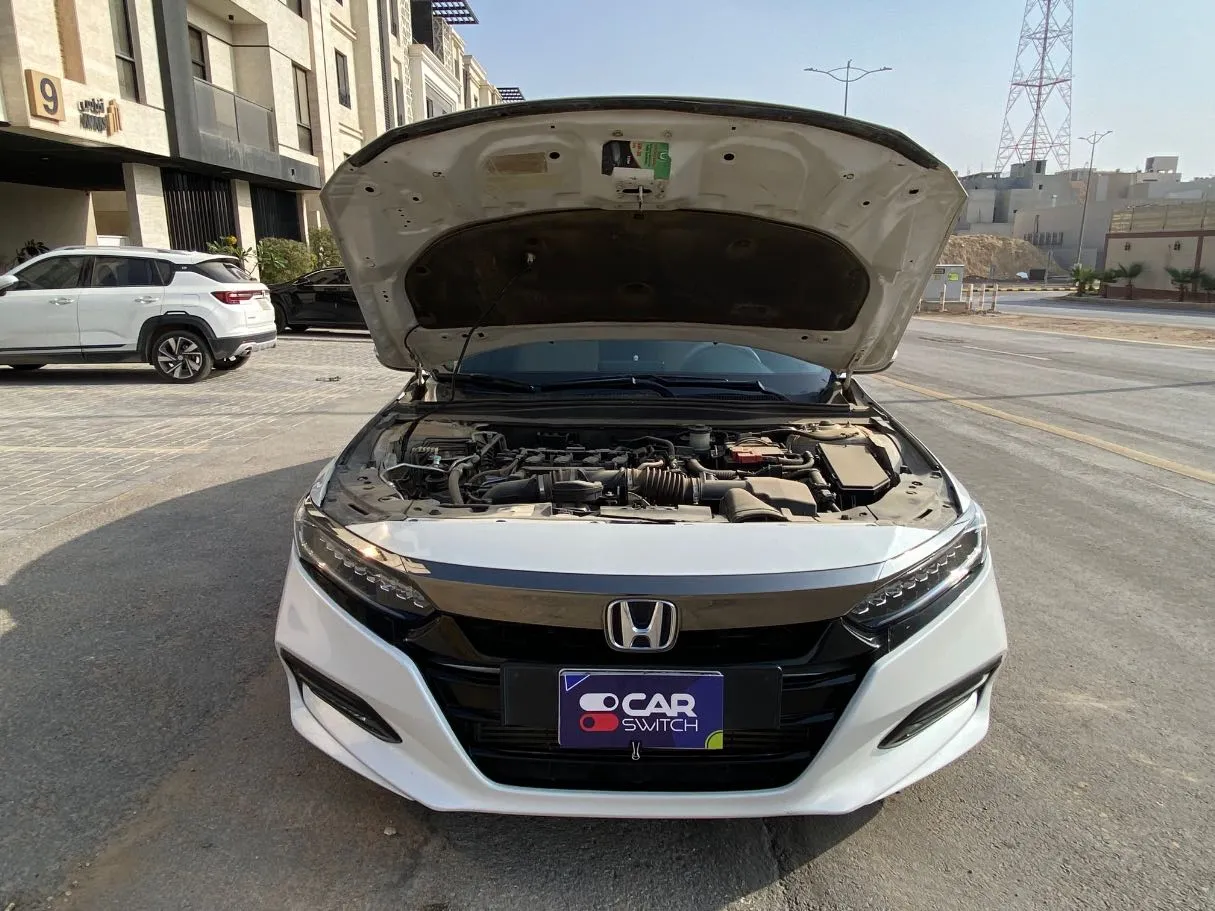 Car image 30