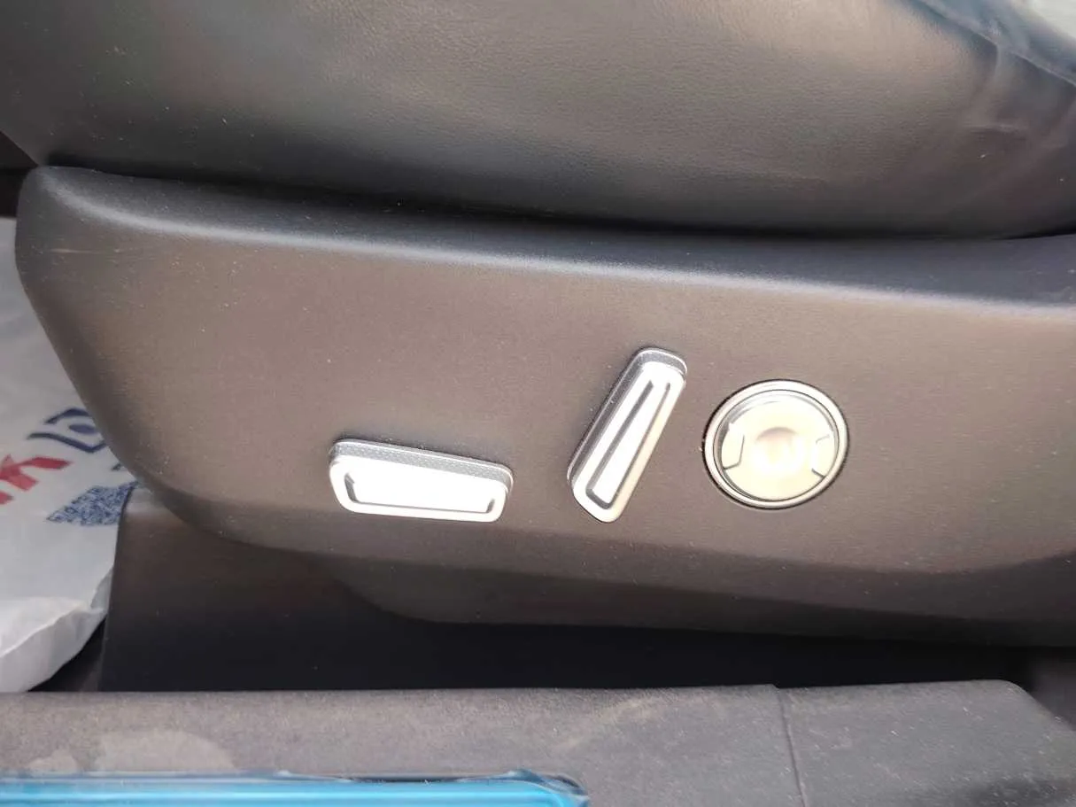 Car image 27