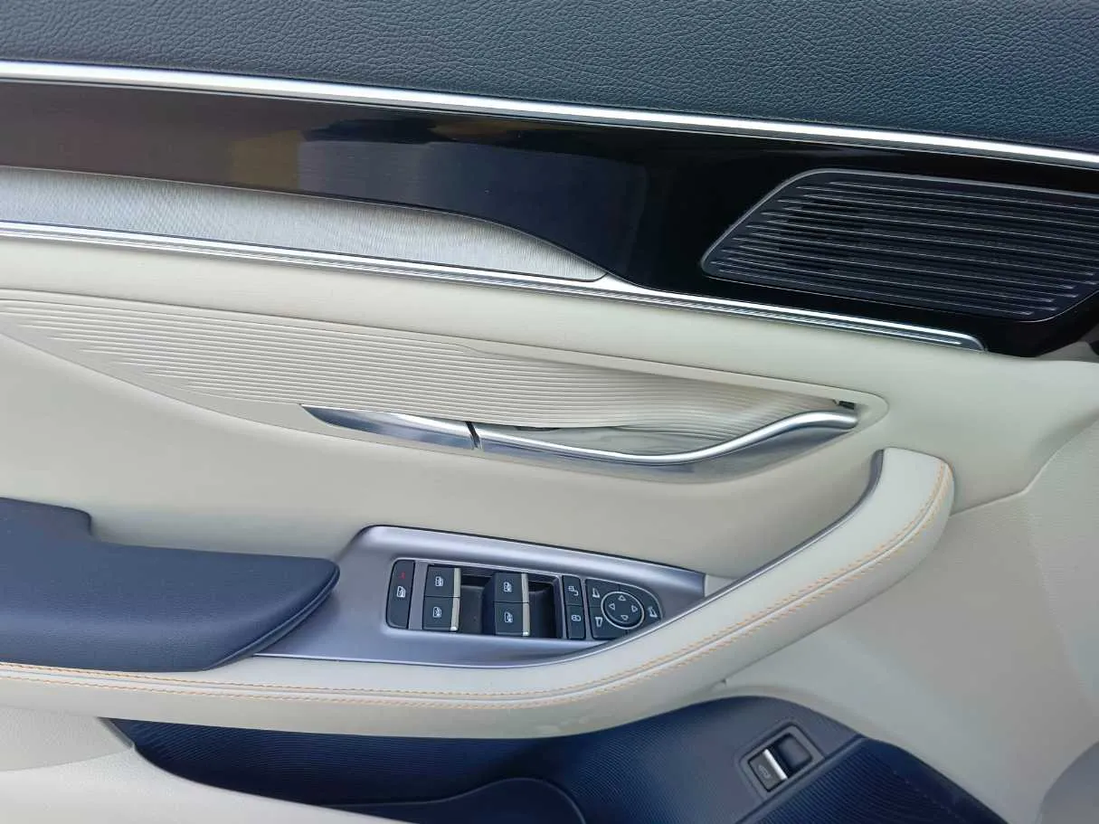 Car image 34