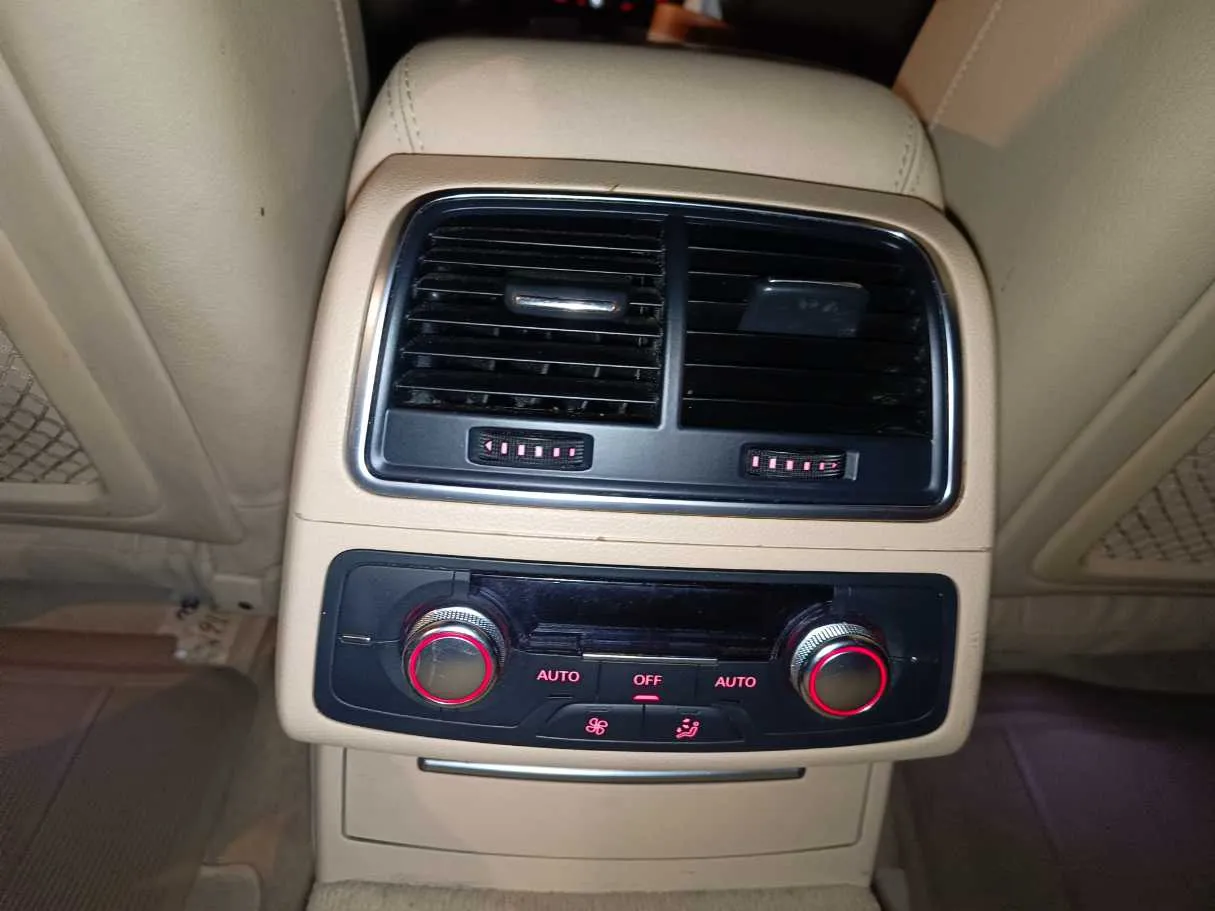 Car image 32