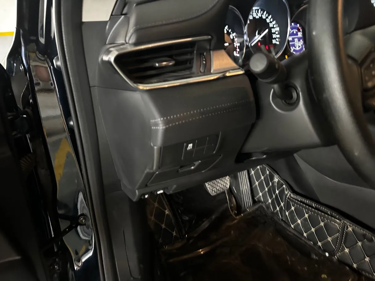 Car image 24