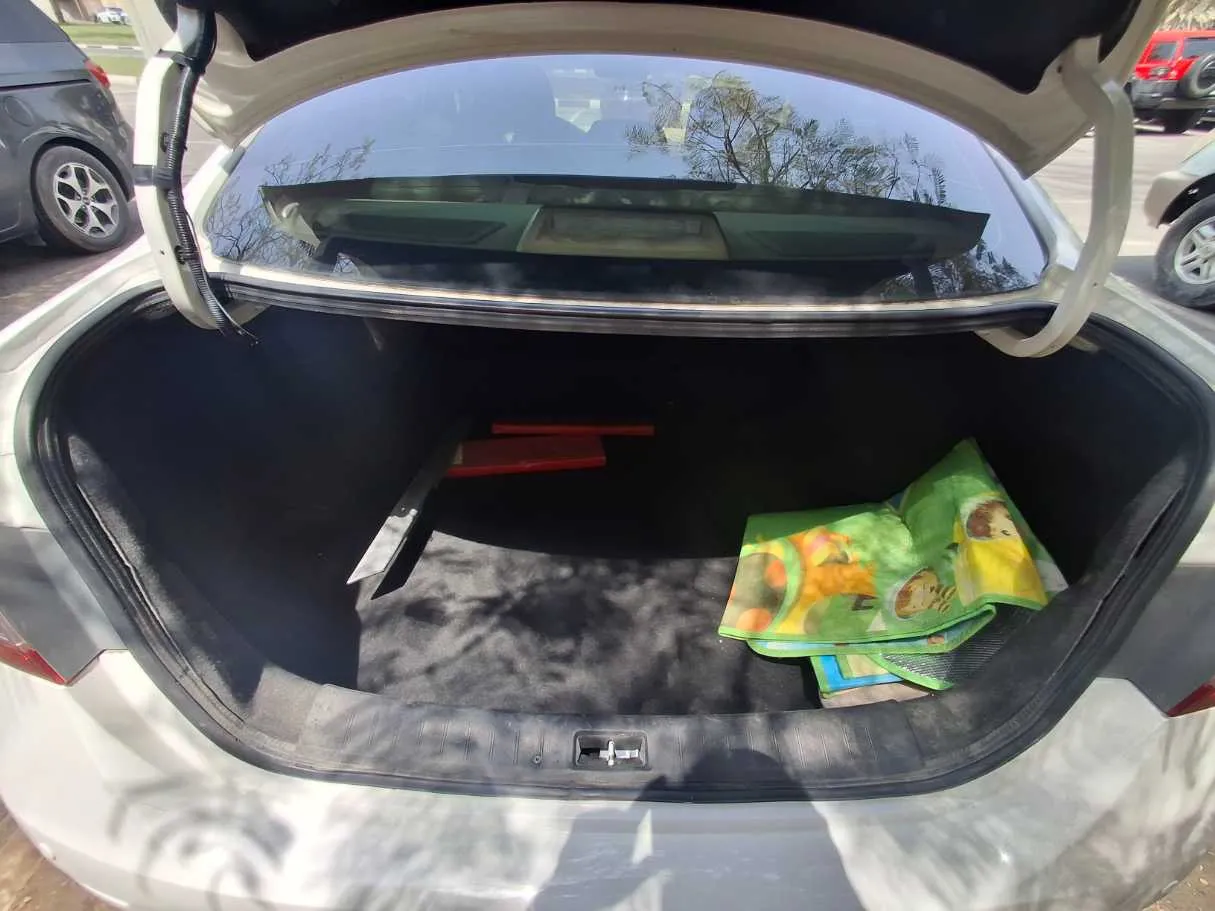 Car image 19