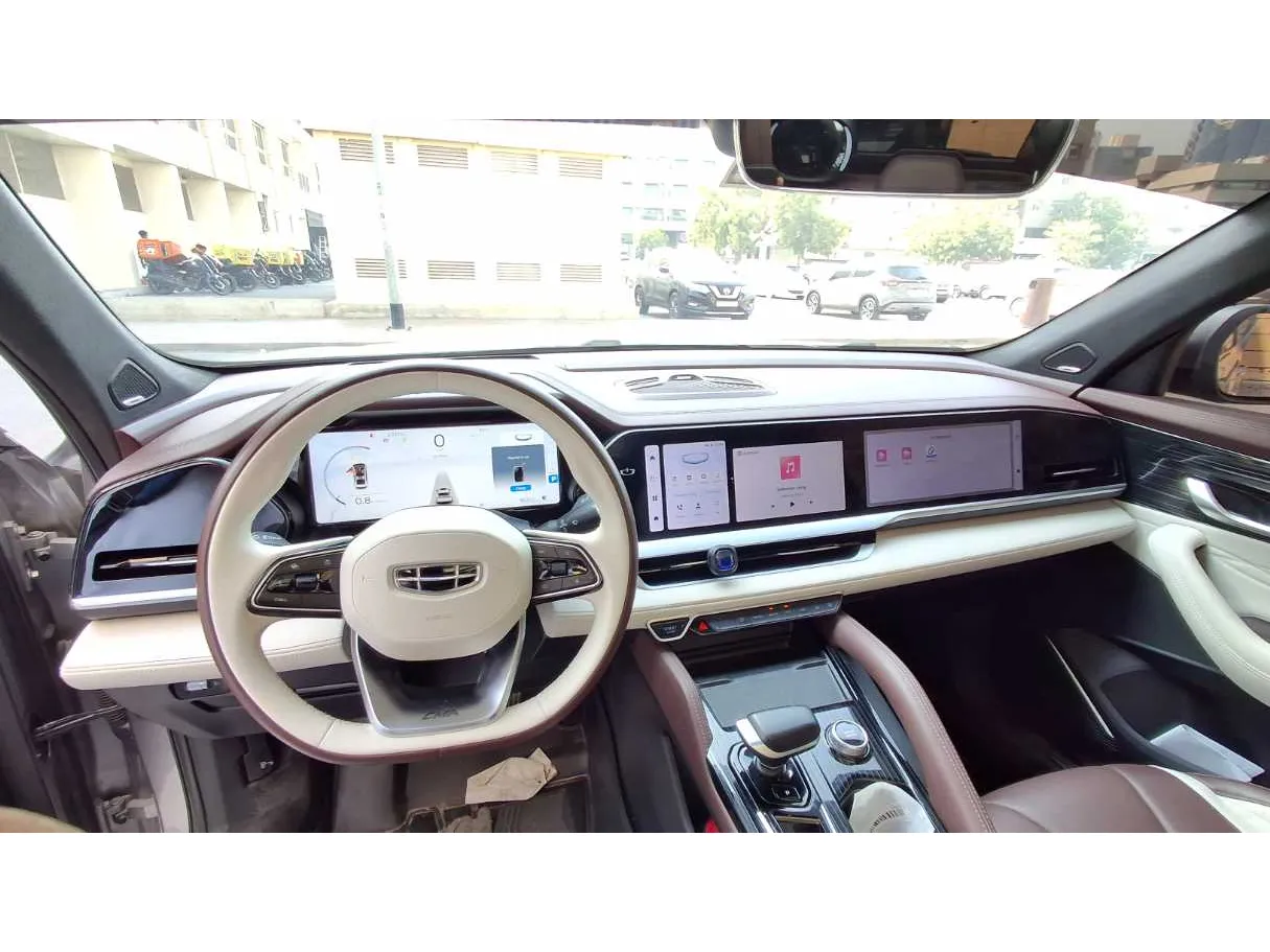 Car image 15