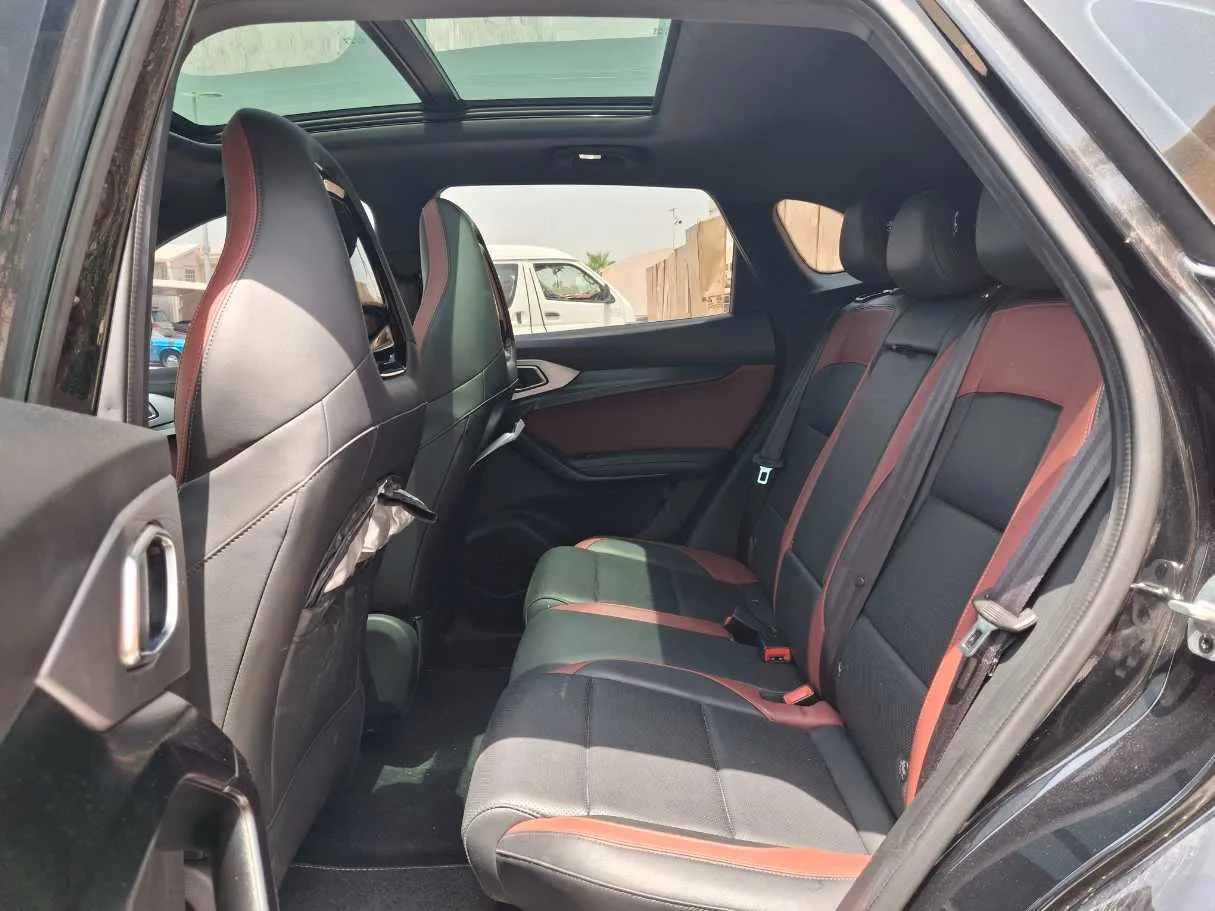 Car image 13