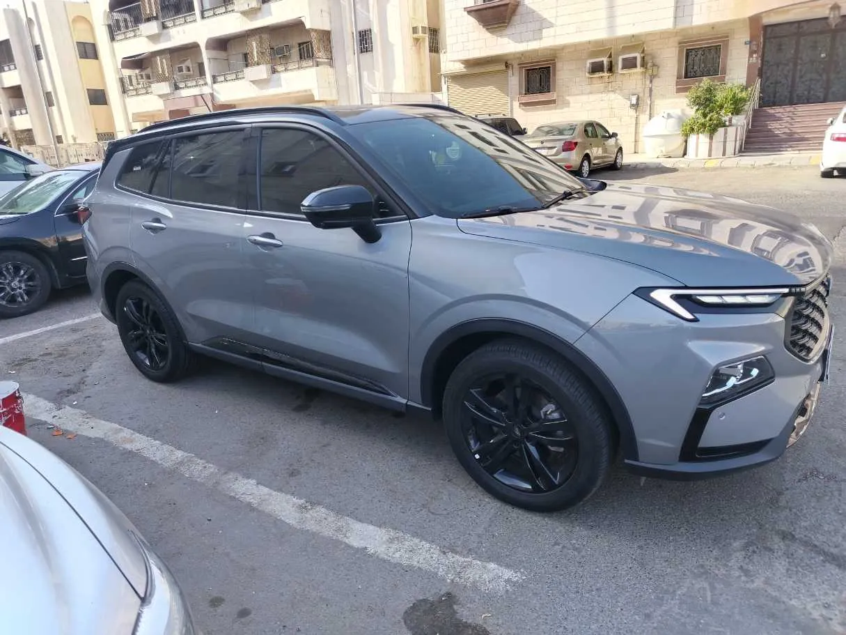 Car image 4