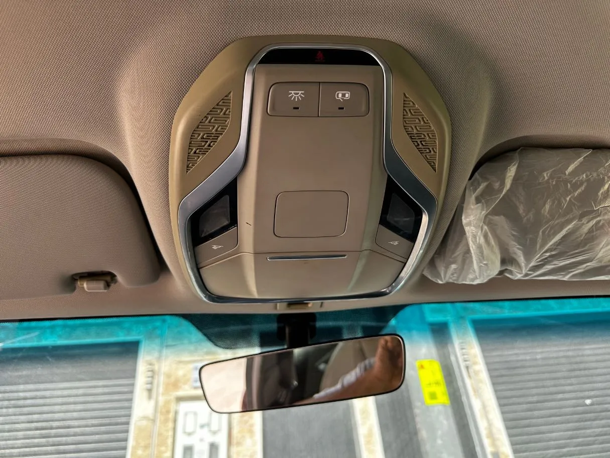 Car image 23