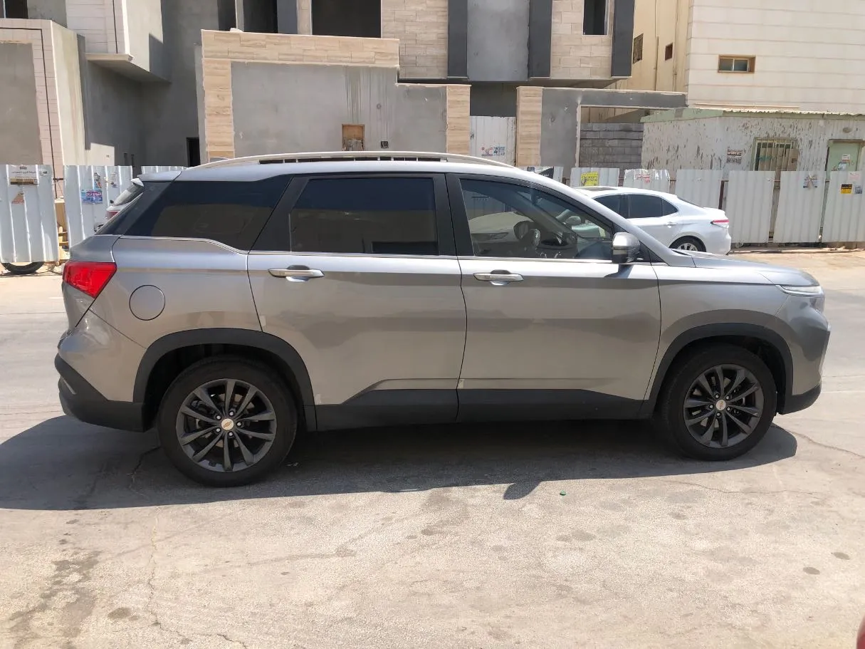 Car image 4
