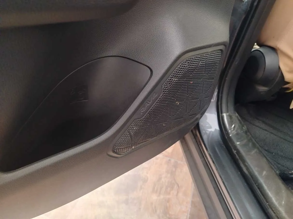 Car image 35