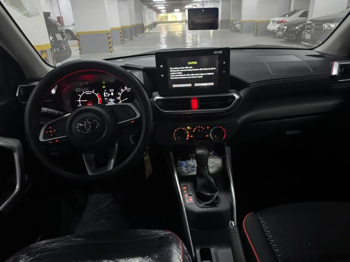 Car image 15