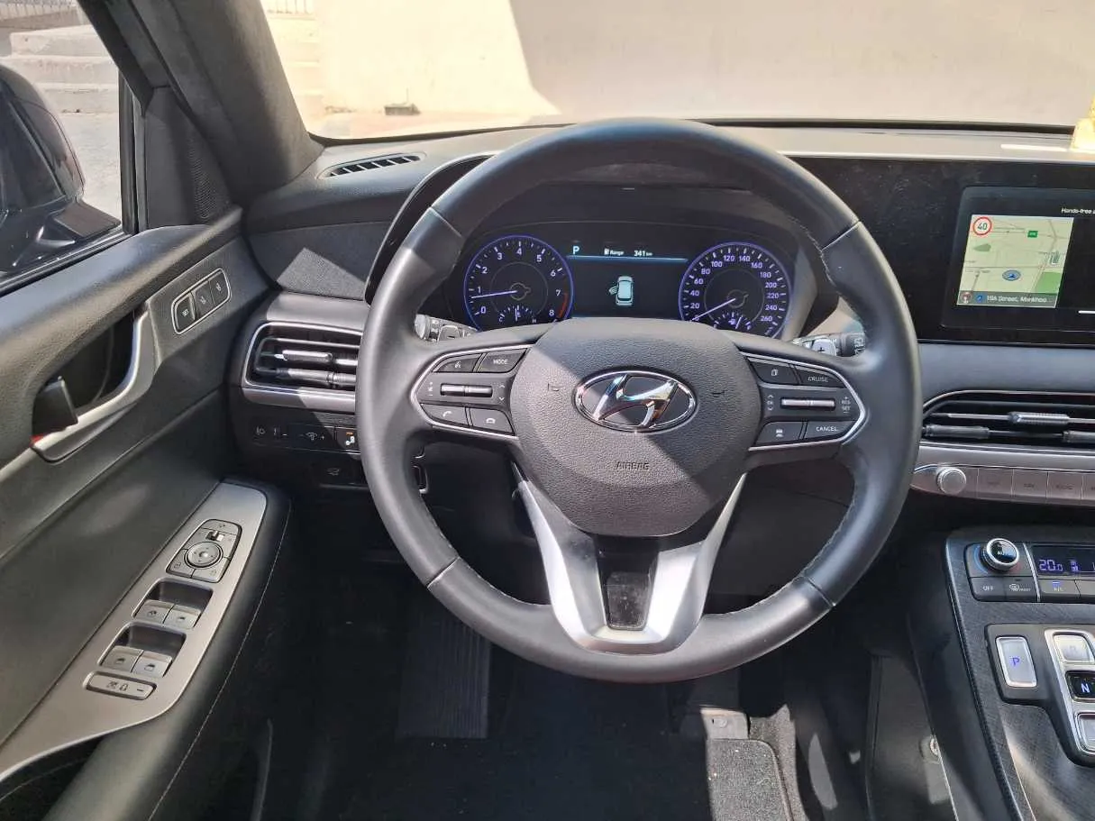 Car image 18