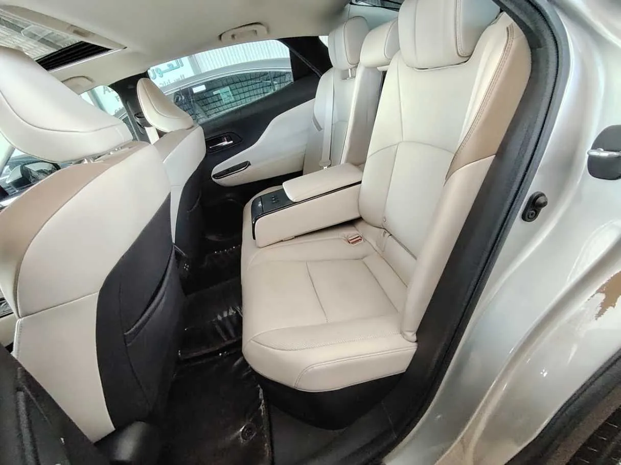 Car image 23