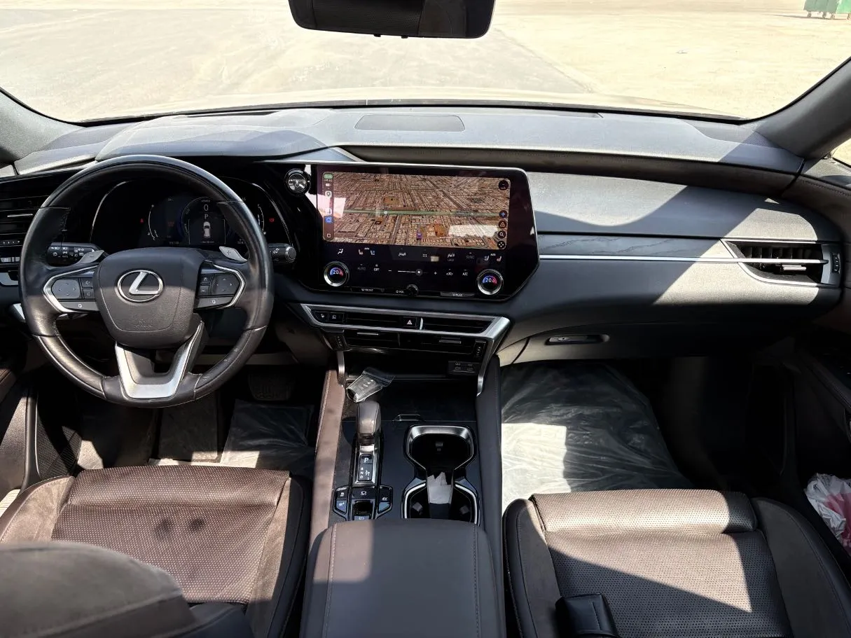 Car image 18