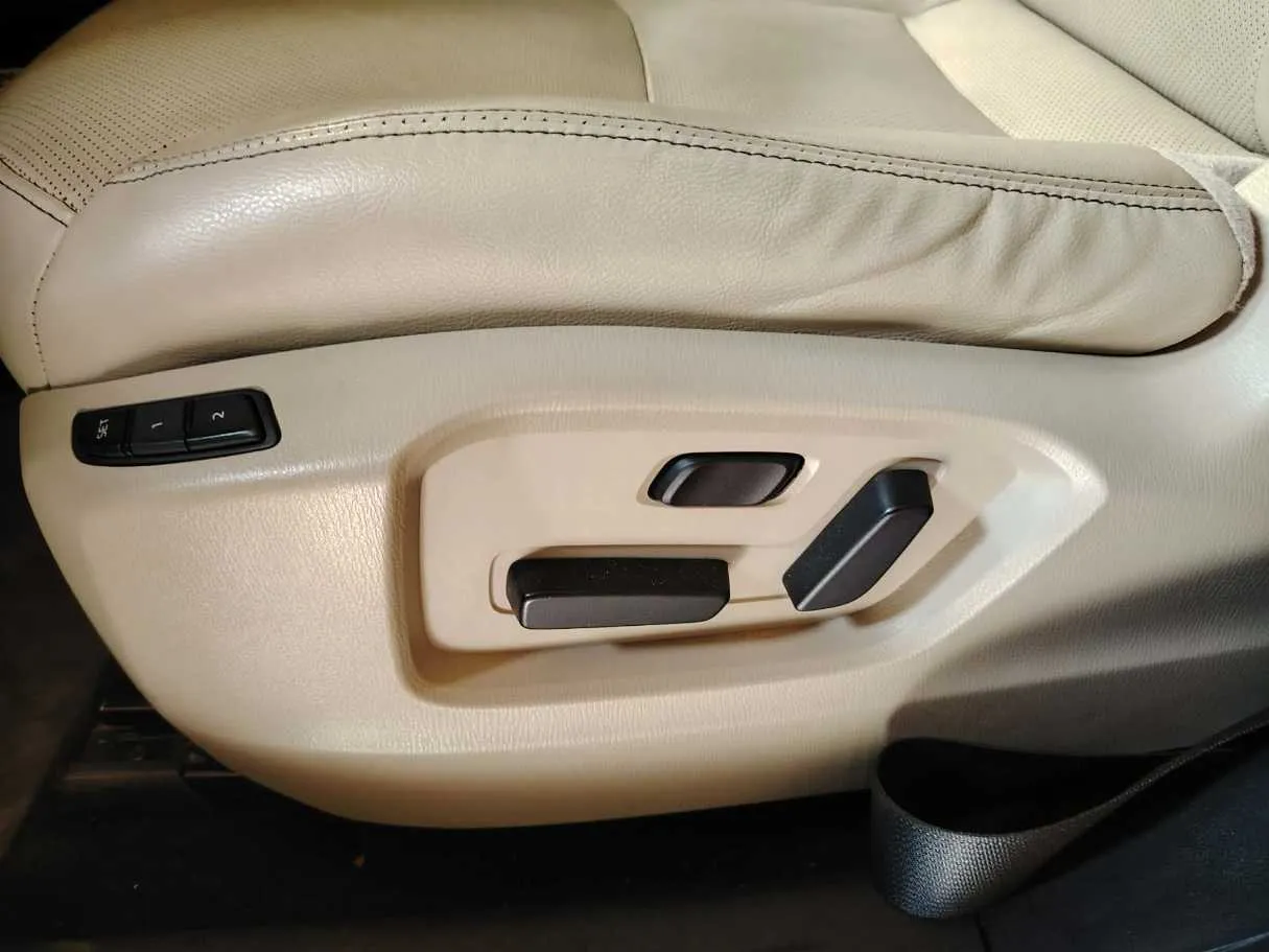 Car image 43