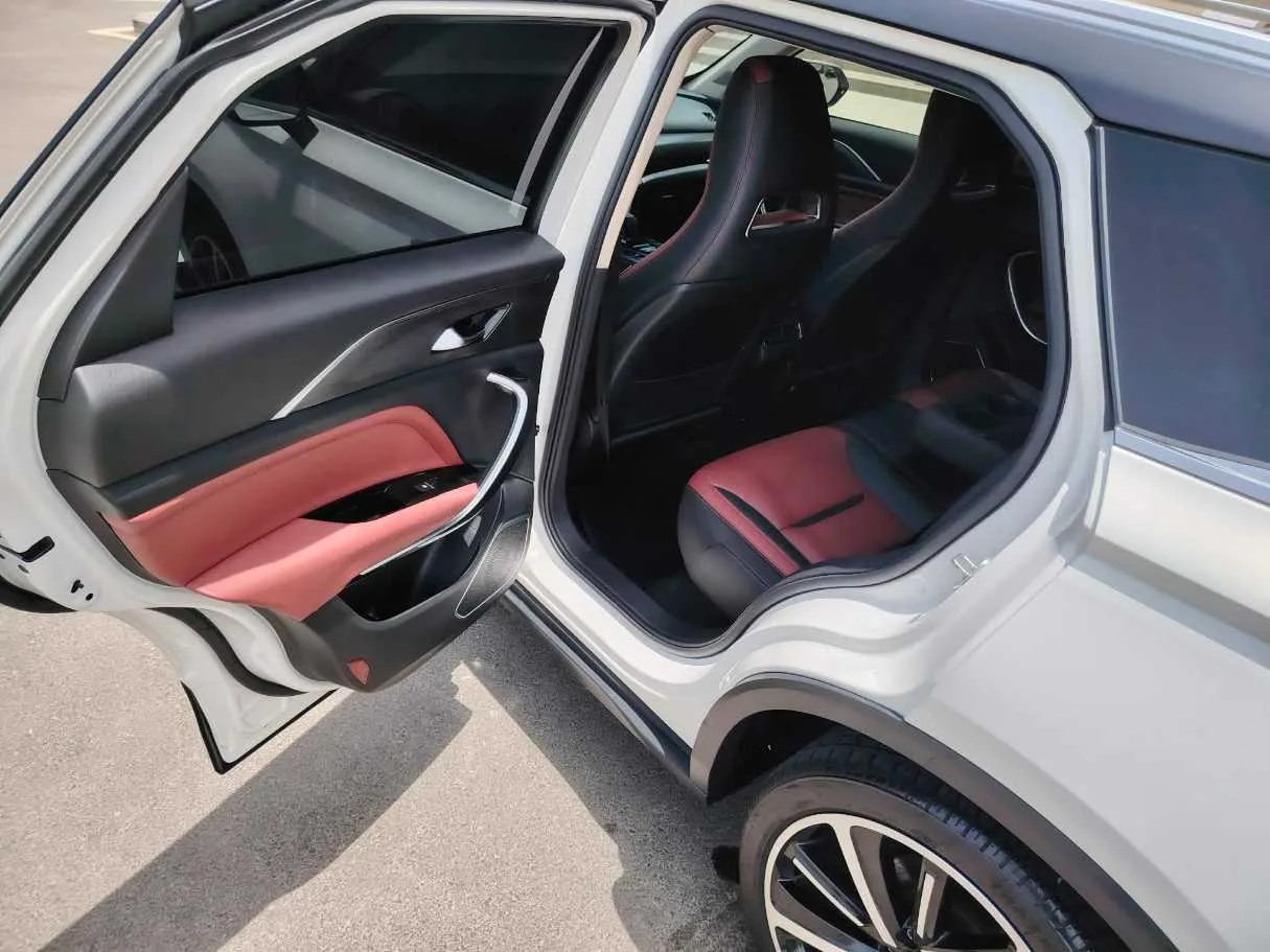 Car image 15