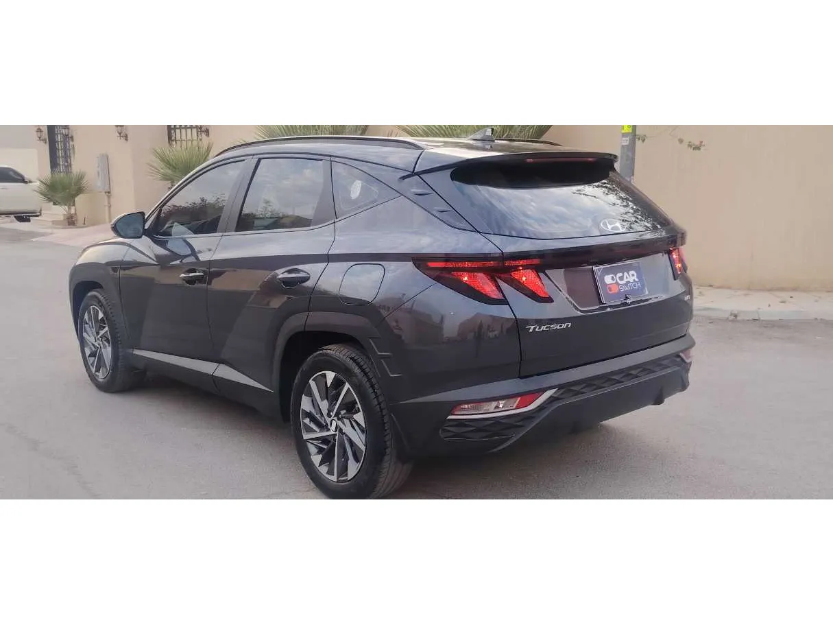 Car image 7