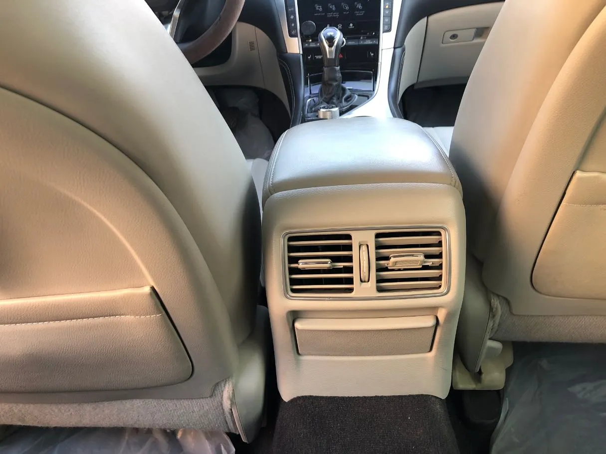 Car image 25