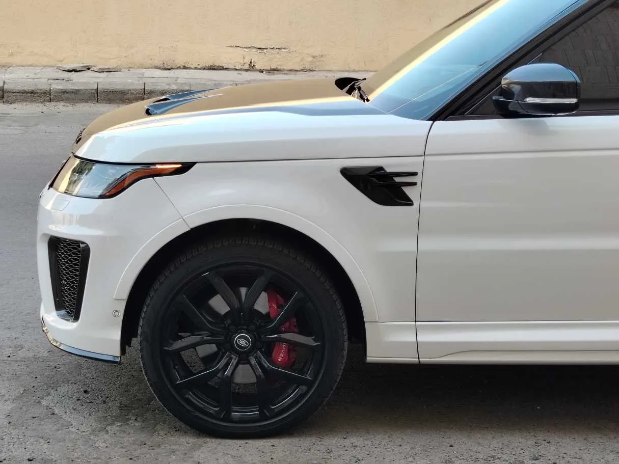 Car image 9